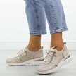 Beżowe skórzane sneakersy damskie na koturnie Cambell 94311