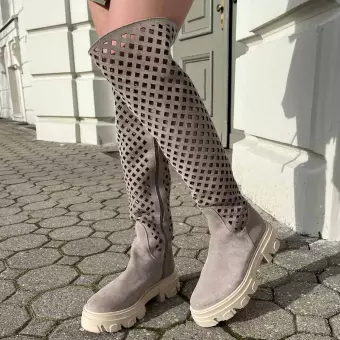 Beżowe skórzane Polskie kozaki damskie na traperze Suzana 4047k Gruby Spód