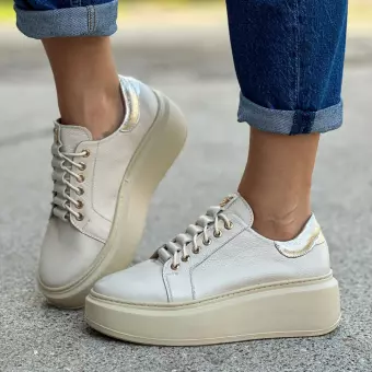 Beżowe skórzane Polskie sneakersy damskie na platformie Deoni D161